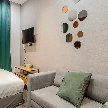 Lumina Near The Palace Of Culture