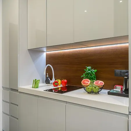 Lumina Near The Palace Of Culture *