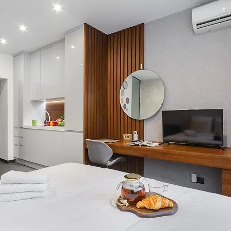 Lumina Near The Palace Of Culture