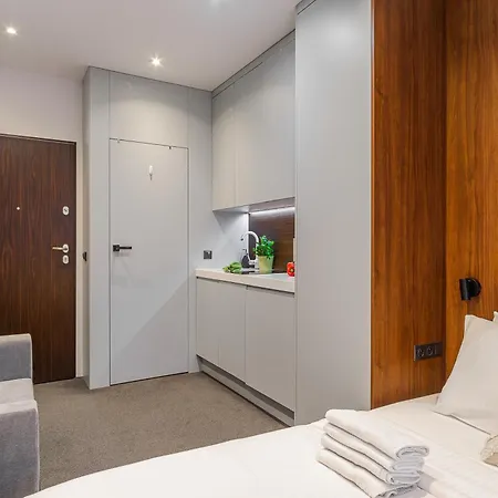 Lumina Near The Palace Of Culture