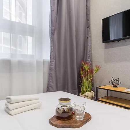 Lumina Near The Palace Of Culture