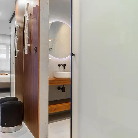 Lumina Near The Palace Of Culture *