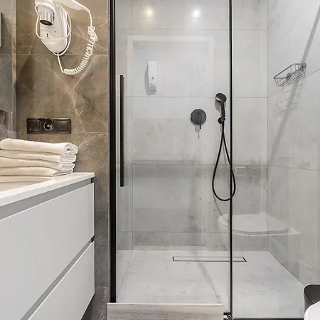 Lumina Near The Palace Of Culture *