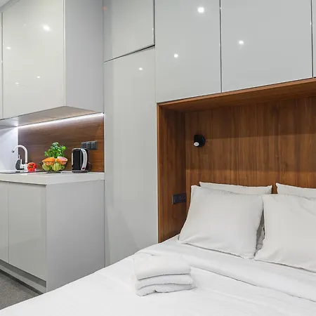 Lumina Near The Palace Of Culture